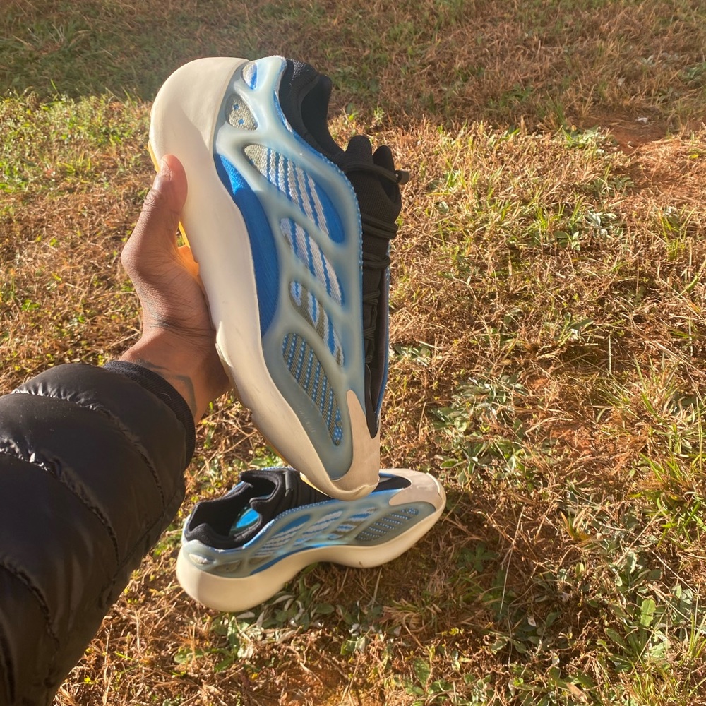 Yeezy 700 cv 3